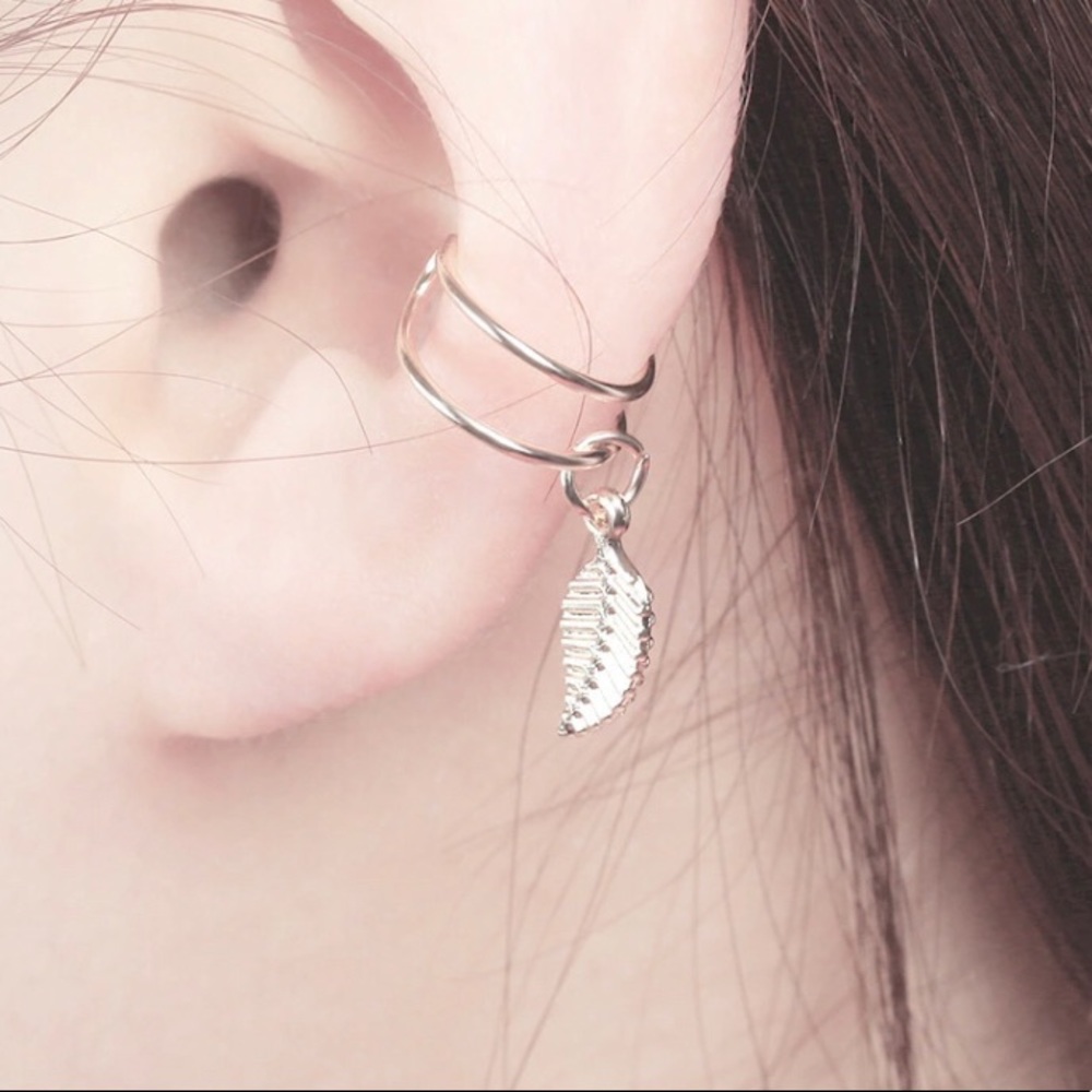 Gold delicate Boho hanging feather ear cuff clip